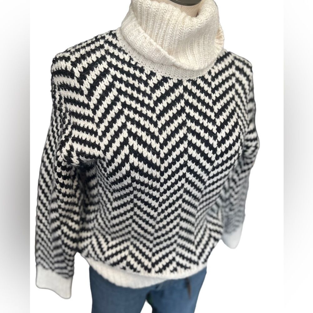 NWT Mango Chevron Turtleneck Sweater XS